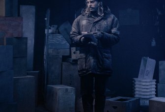 Frusen man genomförar  inventering. Foto